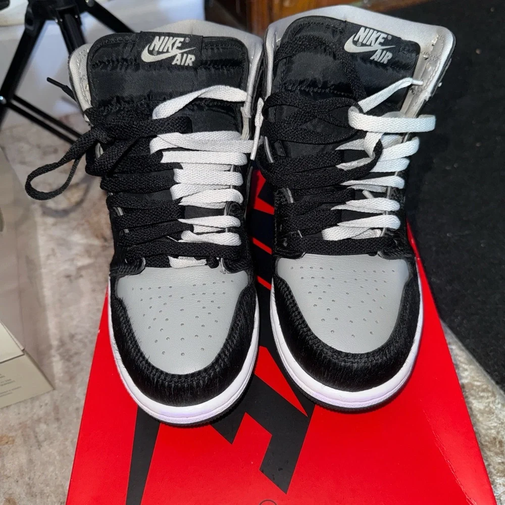 Size 7 - Jordan 1 High Twist 2.0 Medium Grey Women’s - Picture 3 of 7